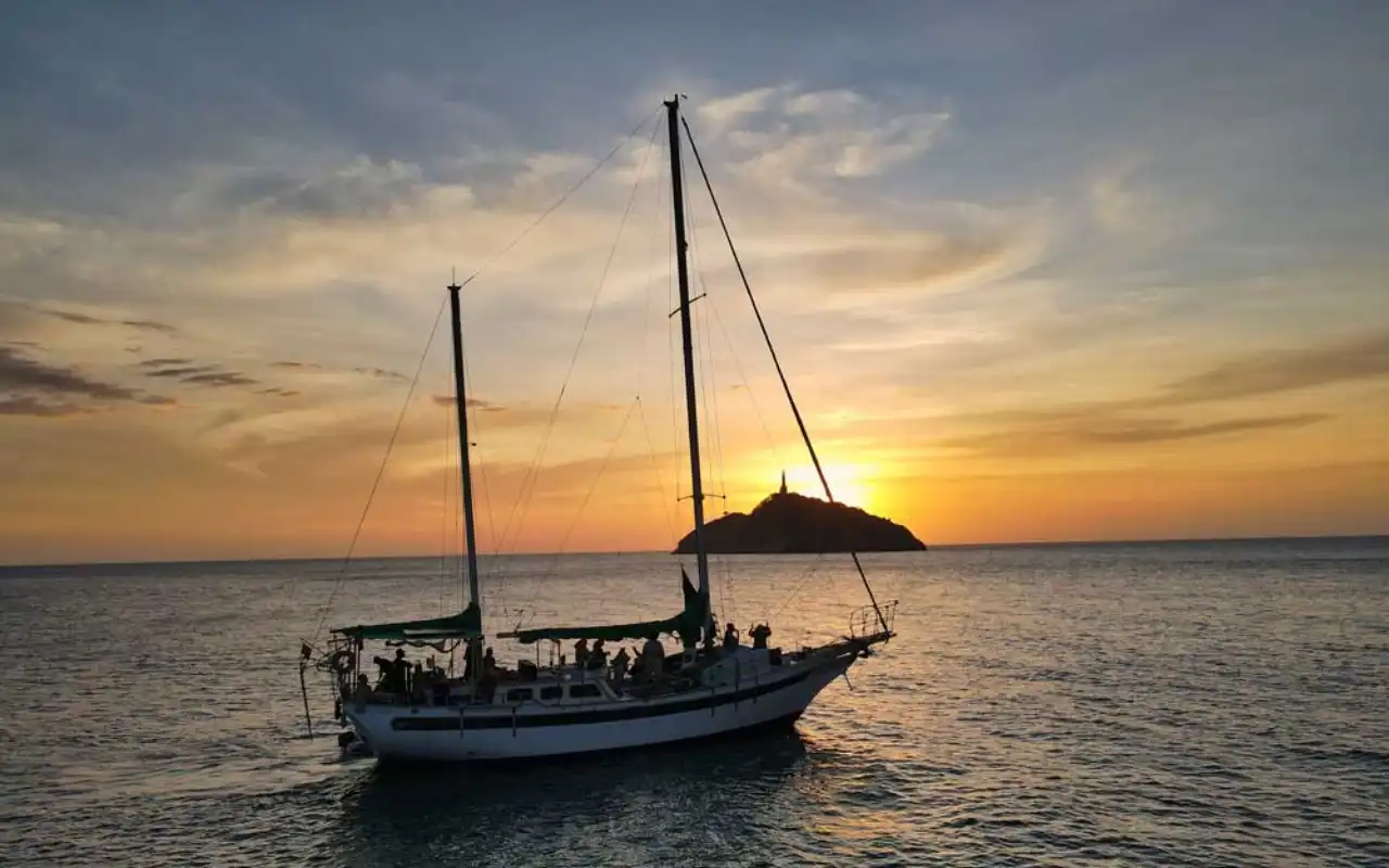 Galería de Atardecer en Velero: Tour Bahía de Santa Marta y Taganga