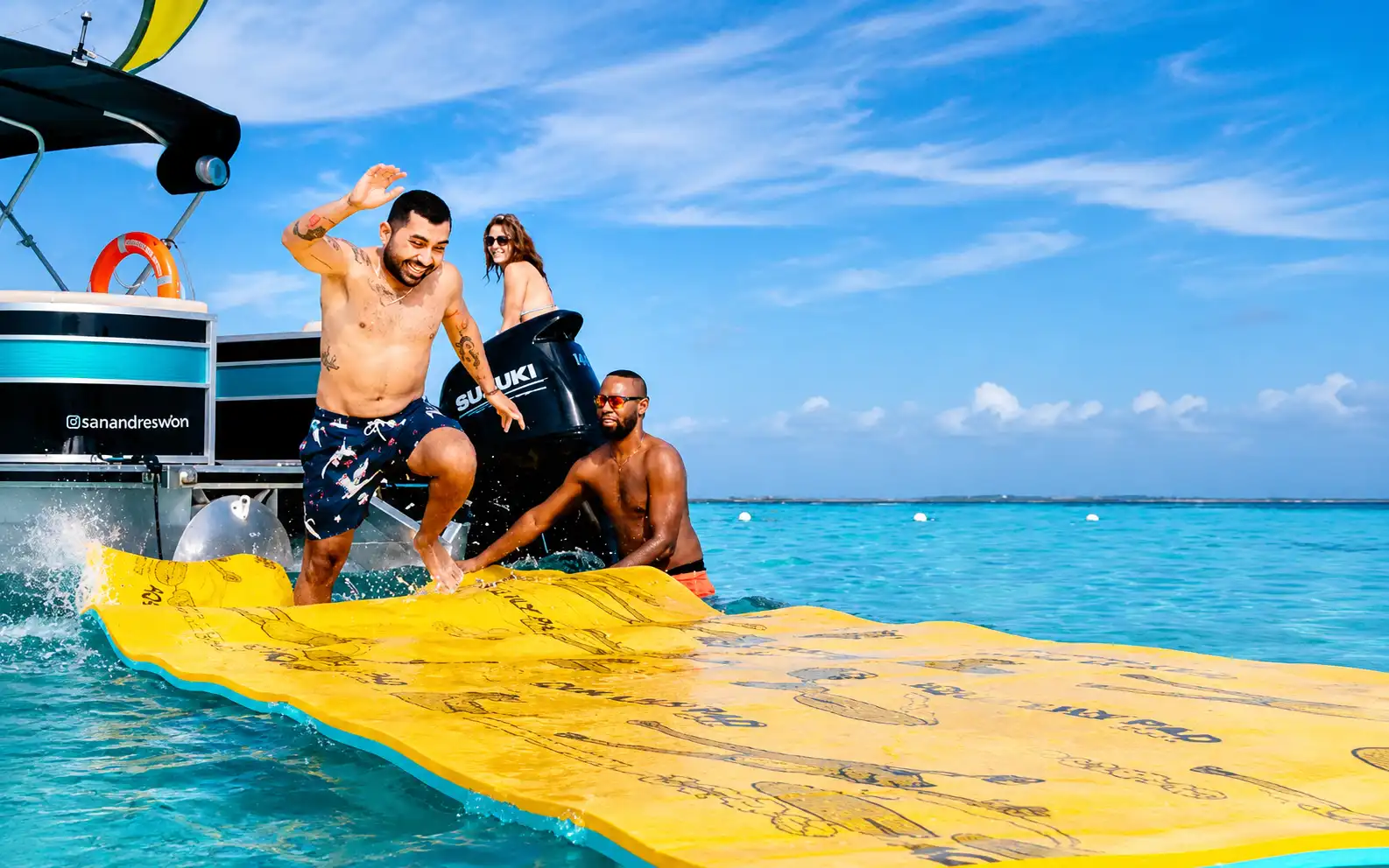San Andres Pontoon Day Trip: Seven-Color Sea Experience gallery