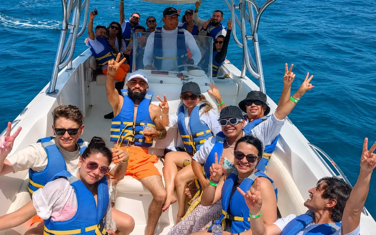 Lancha Atila Boat Rental in Santa Marta gallery