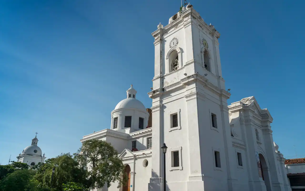 Catedral Basílica de Santa Marta durante el recorrido
