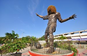 monumento pibe