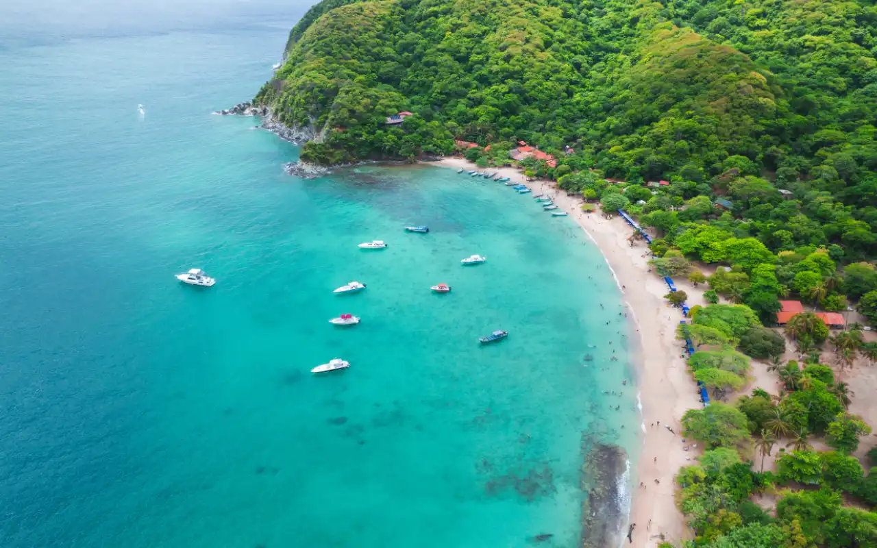 Playa Cristal Santa Marta 2026: Guía, Cómo Llegar, Precios y Qué Hacer