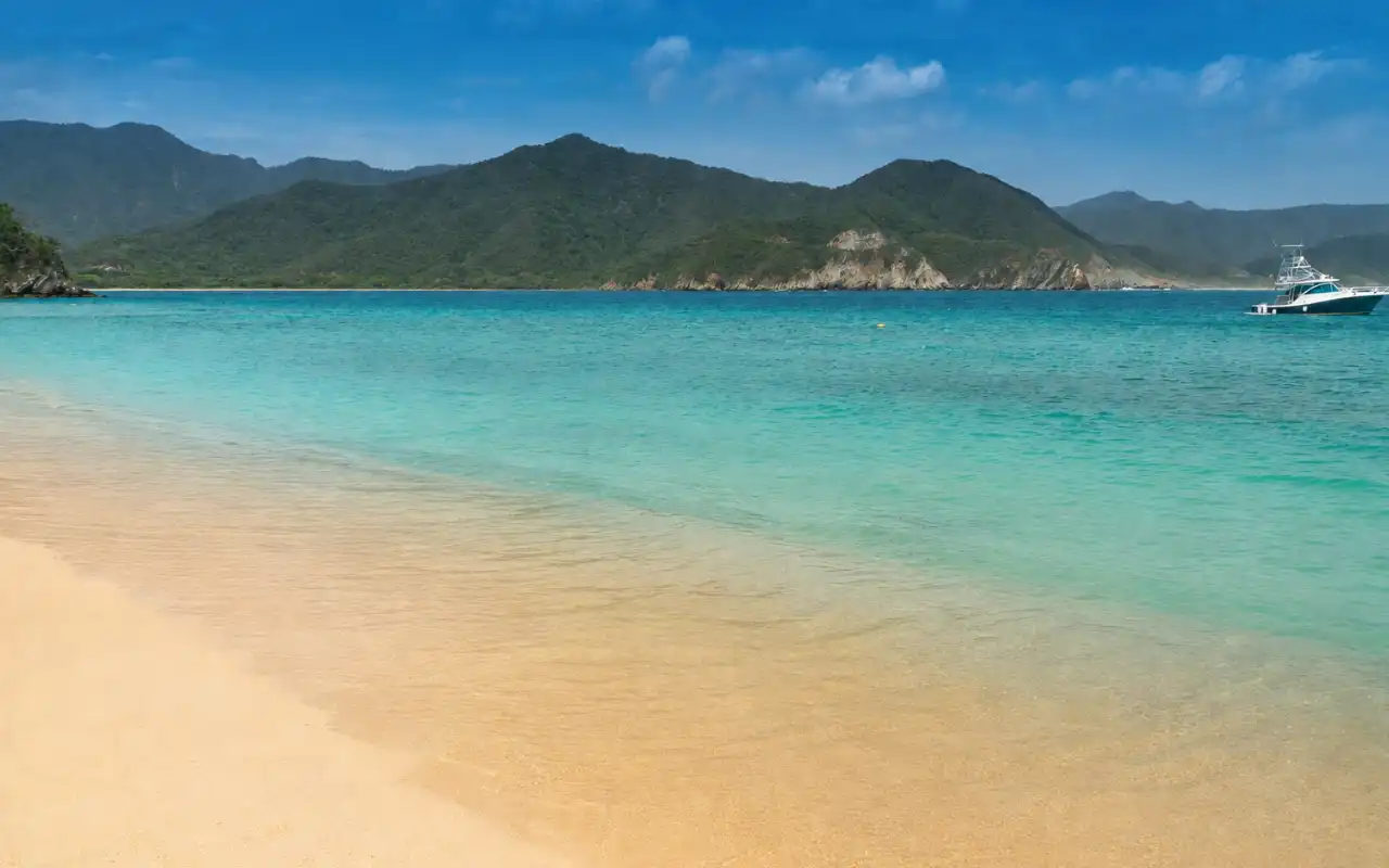 Playa Cristal Santa Marta 2026: Guía, Cómo Llegar, Precios y Qué Hacer