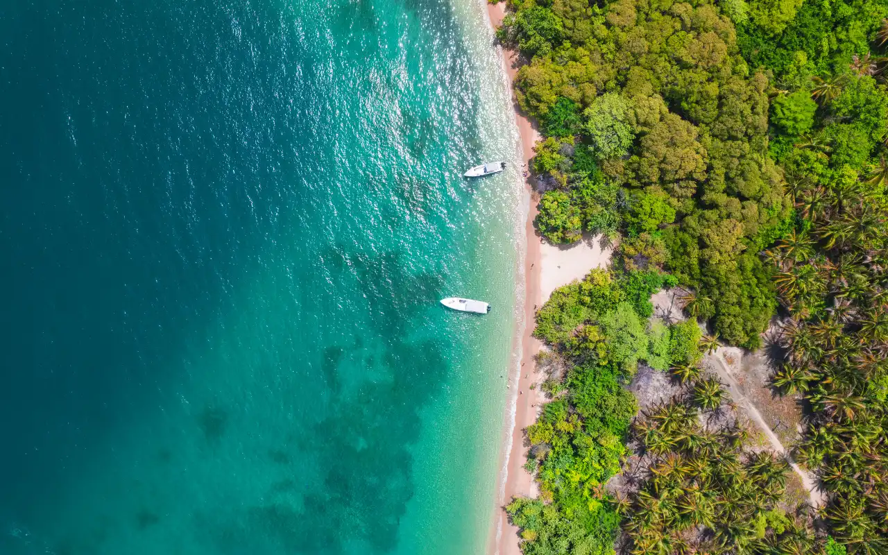laya cristal in tayrona with crystal clear water