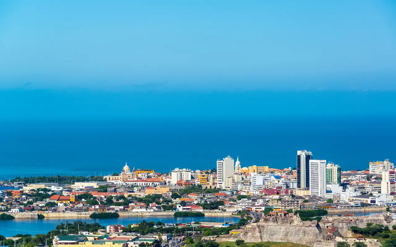 vista panoramica de cartagena con mar caribe