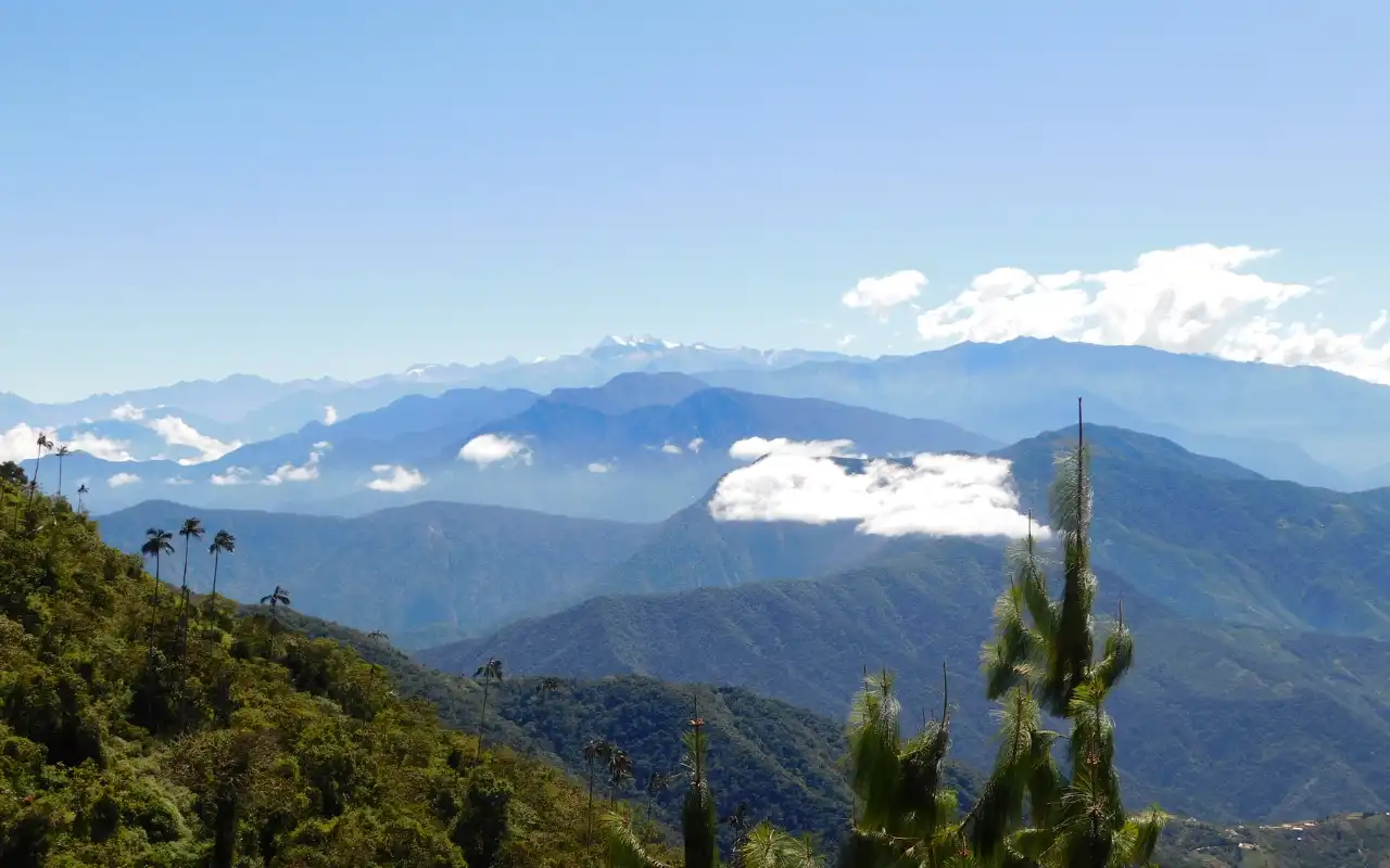 Vista de los picos de la Sierra Nevada desde Cerro Kennedy